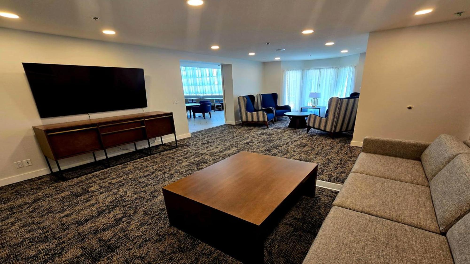Staybridge - Airport By Ihg Hotel Calgary