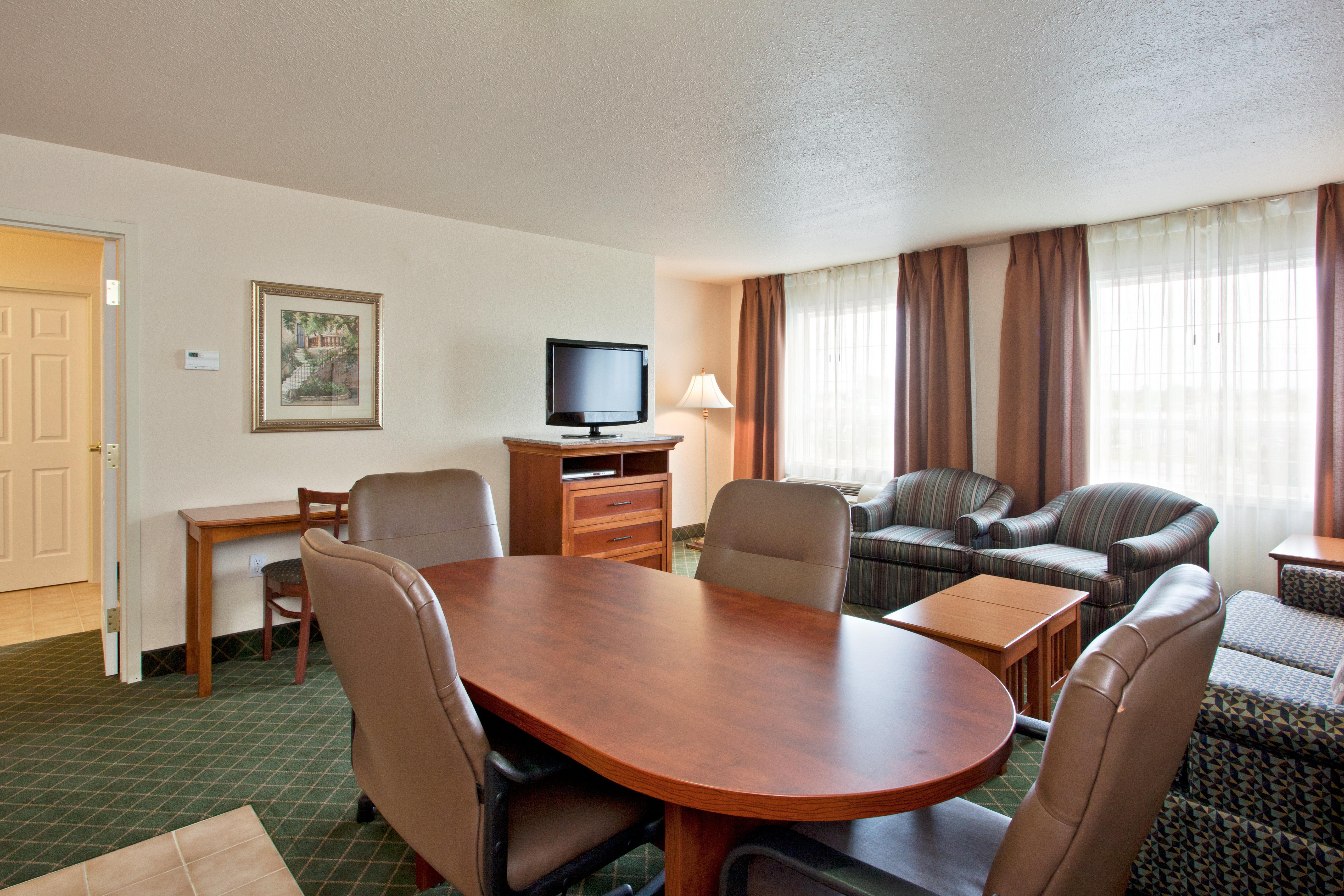Hotel Staybridge - Airport By Ihg