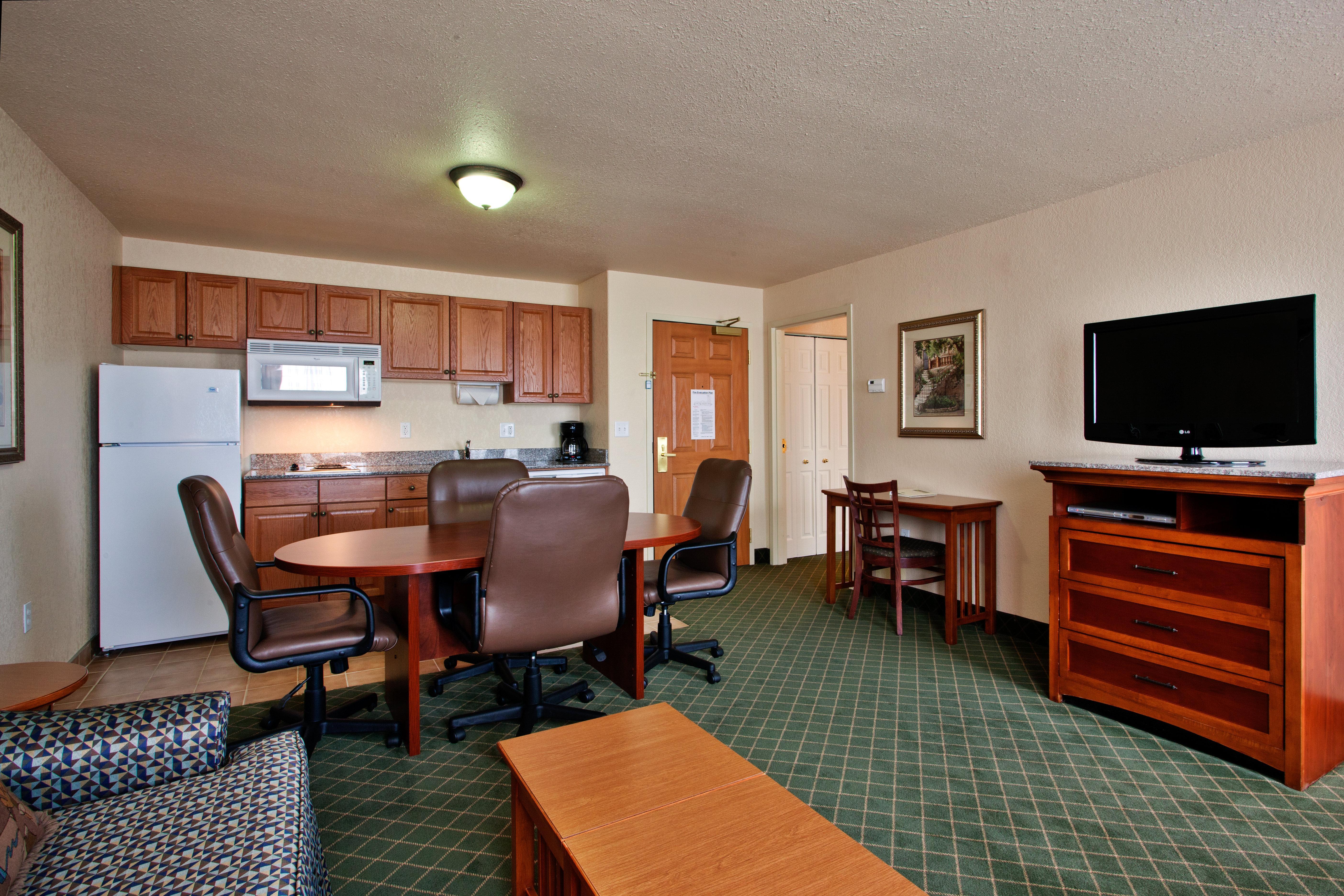 Staybridge - Airport By Ihg 3*