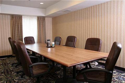 Staybridge - Airport By Ihg Hotel Calgary